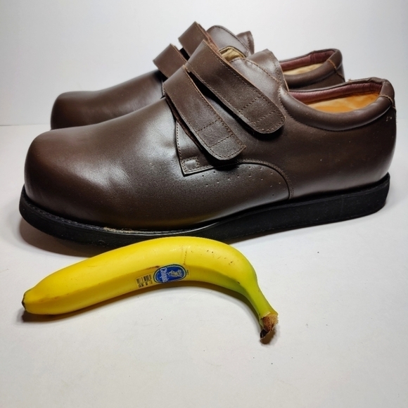 SIZE 20 HUGE SHOE PROP FOR DISPLAY Men's Brown Shoe Size 20